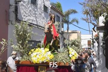 La procesión de La Burrita toma San Juan después de dos años de suspensión por la pandemia/Francisco Javier Santana y Antonio Alí.